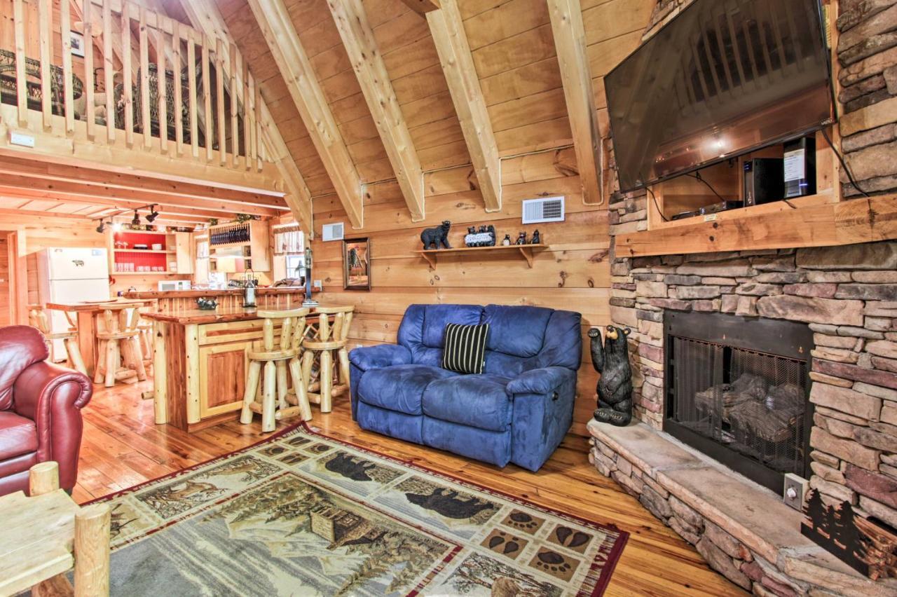 Villa A-Frame Cabin with Hot Tub Less Than 1 Mi to Ober Gatlinburg! Exterior foto